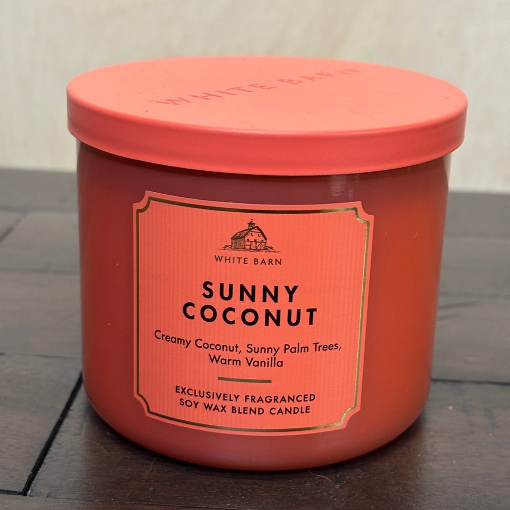 Sunny Coconut Bath & Body Works 3‎ wick candle New never used